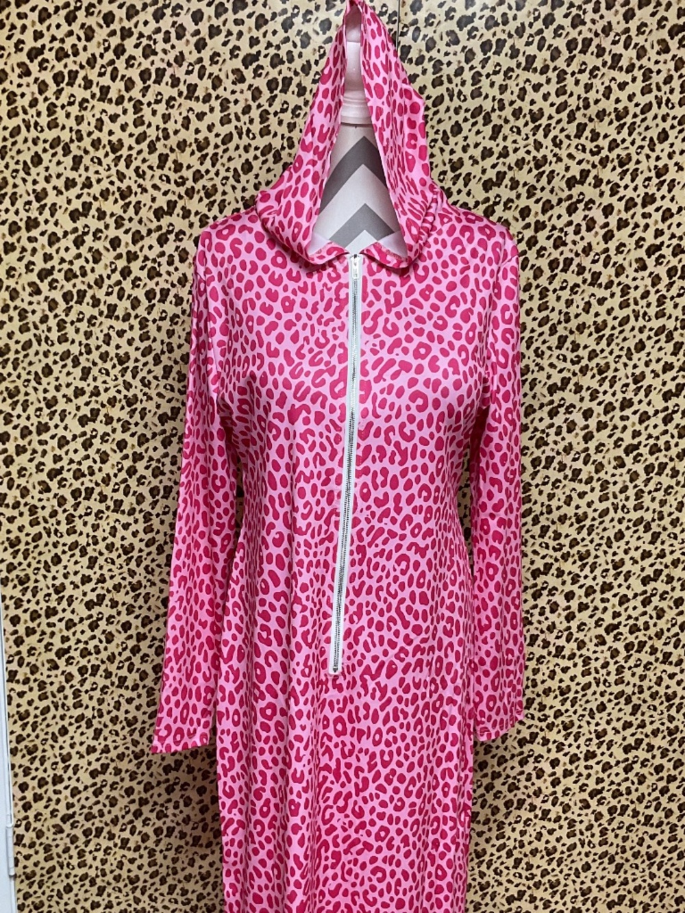 Pink leopard hoodie dress with zipper